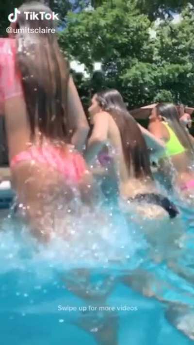 She&rsquo;s the one in the middle