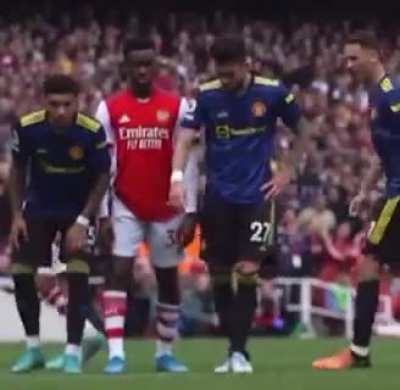 Incredible movement by Nketiah to lose two markers.