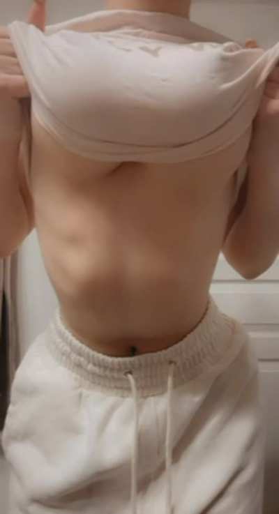 Do you like how my natural DDD’s sit on my 5’1 105 pound frame?