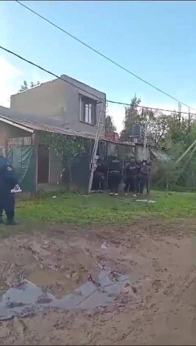 El G.A.D. Moreno de la PBA en enfrentamiento armado durante allanamiento donde el Sgto. Perez perdio la vida.