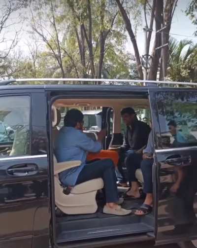 &ldquo;Traffic lo agamu anukunna&rdquo; lmao this is so funny. A potential meme template
