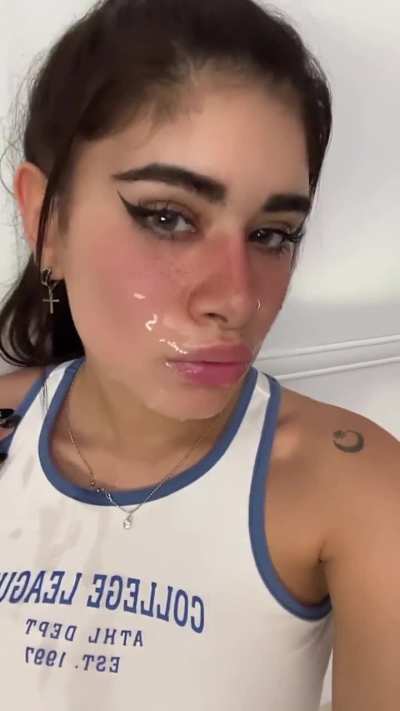 Today I woke up wanting someone to cum on my face 🥺 PLEASE