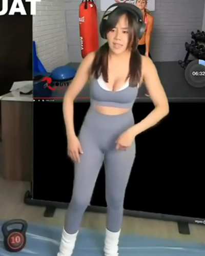 Neekolul working out