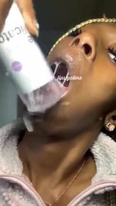 😈