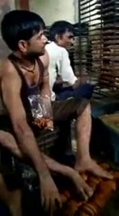 bhasha se to UP se lag rhe hai
