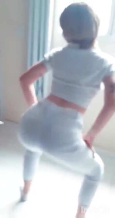 👩🏻&zwj;⚕️