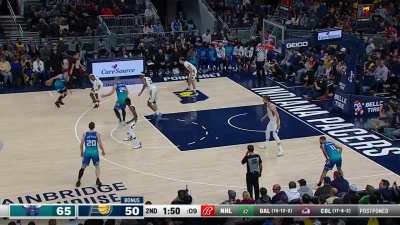 [Highlight] LaMelo's slick bounce pass finds a cutting Hayward!