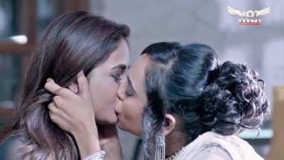 Nehal Vadoliya lesbian kissing Shikha Sinha in &lsquo;The Typewriter&rdquo;