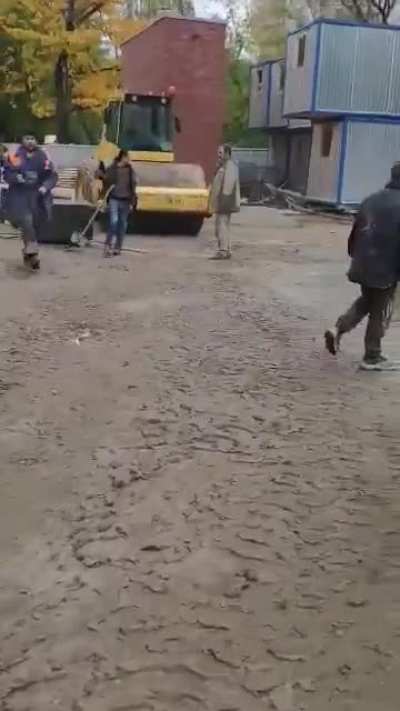 Shovel fight!