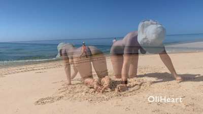 Come to the beach with me
