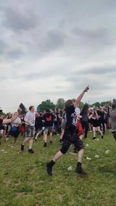 Circle pit during prime minister Jonas Gahr St&oslash;re's speech at Tons of Rock