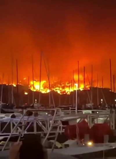 Raging wildfires spreads in Kelowna, BC, Canada 🙏