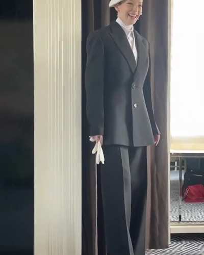 Hunter Schafer getting ready for the Met Gala