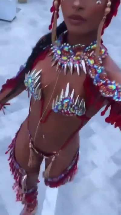 👸🏽😍🤤