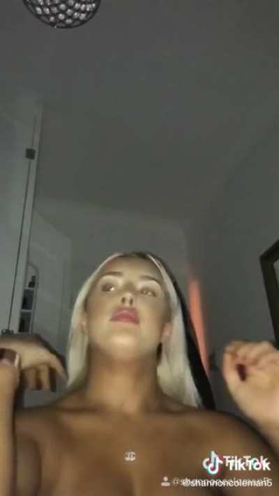 love to cum all over her tits and face