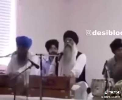 Babaji using a jaikaara to charge up ⚡️