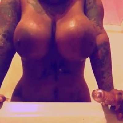 Rare gif of Models Pie1912 titties