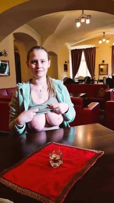 The ladies behind me, were so busy, I think, with the excellent wine, that they didn't even notice that I was showing off those big melons of mine.