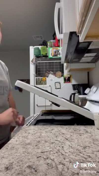 How to clean this part of a stove. I&rsquo;m just... i cant... (cred. @taira.goy)