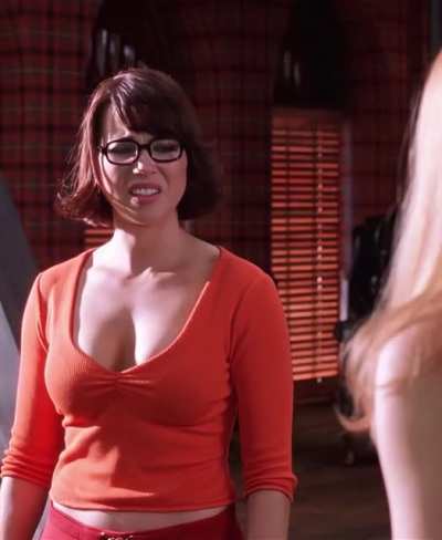 Linda Cardellini's Velma boobs