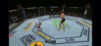 Brutal knee 🤢