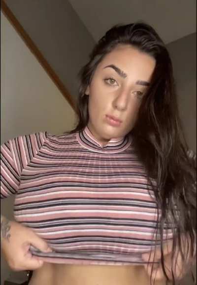Huge titty alert! [Drop]