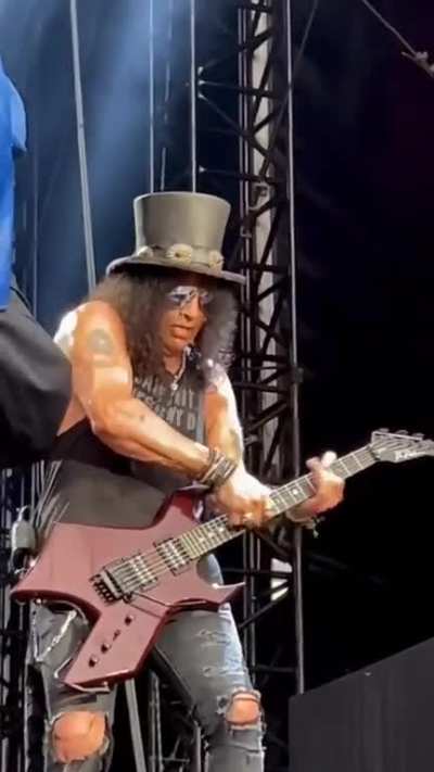 Slash makes his guitar squirt