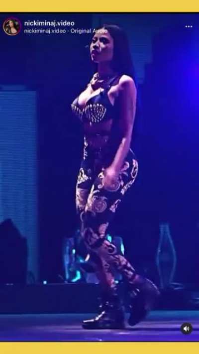 Nicki Minaj @nickiminaj