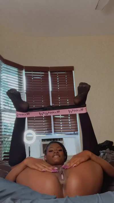 I don&rsquo;t mind your entire tongue being in my pussy
