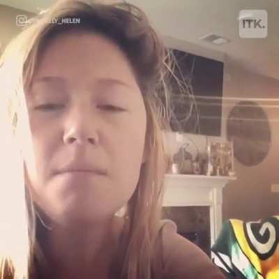 Кот ненавидит когда мама поет &copy;
