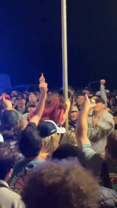 As Cauboi mostram na "baladass" que s&atilde;o mulheres de PEITO. 