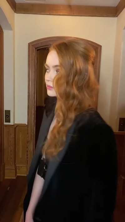Would love to team up to coat Sadie Sink with ropes of cum