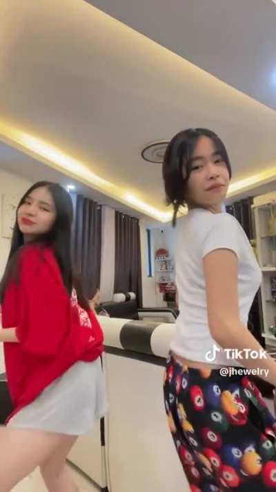 Jiji and Kisses Dela Cerna