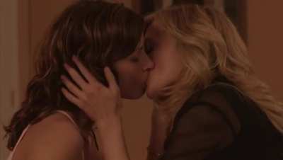 Heather Graham kissing Bridget Moynahan in 'Gray Matters (2006)'