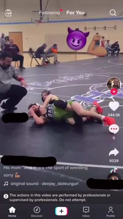 Apologies if this isn&rsquo;t allowed here but I don&rsquo;t know wrestling and this video was divided on illegal and legal so I wanted to know which one it is