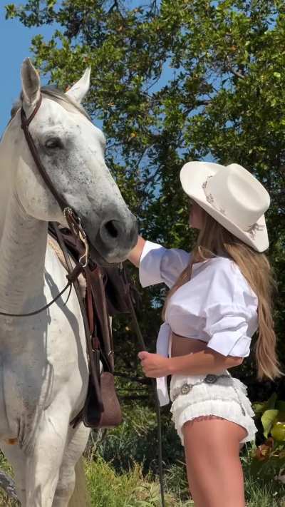 &lsquo;POV: You&rsquo;re in HeyDude Country with Syd&rsquo; | TikTok June 2025