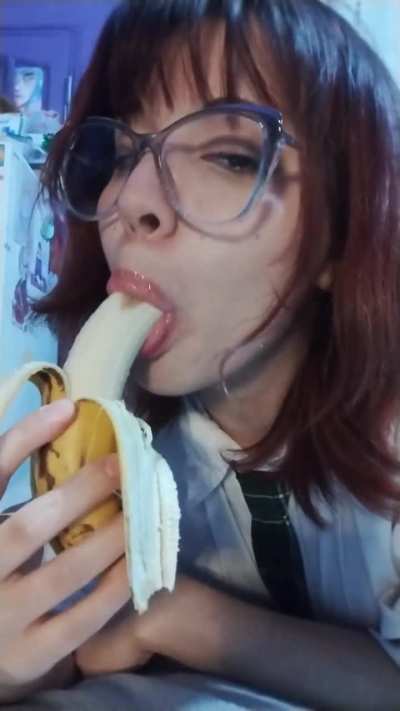 Quiero comer bananas enteras m&aacute;s grandes💗..... 