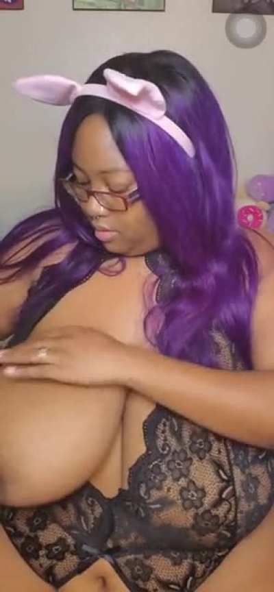 Ebony bbw with huge knockers &amp;amp; spreading that pussy