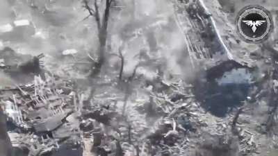 Ukrainian FPV Drones of the Strike Drones Company of the 47th Mechanized Brigade blow up Russian soldier hiding in basement. | 3.9.24 l