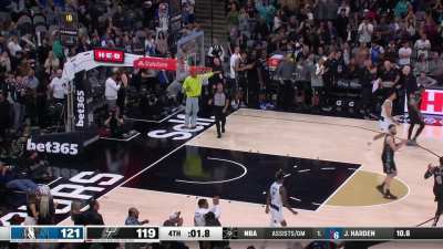 [Highlight] Mavs' Kleber with an all-time blunbder throwing the ball out-of-bounds with 1.8 left leading to an eventual game tying bucket