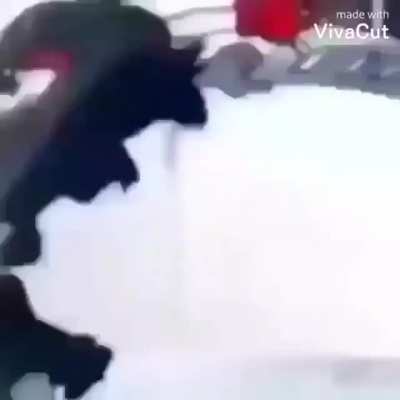 ⠀