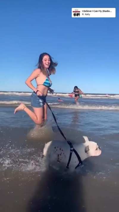 Luli en la playa