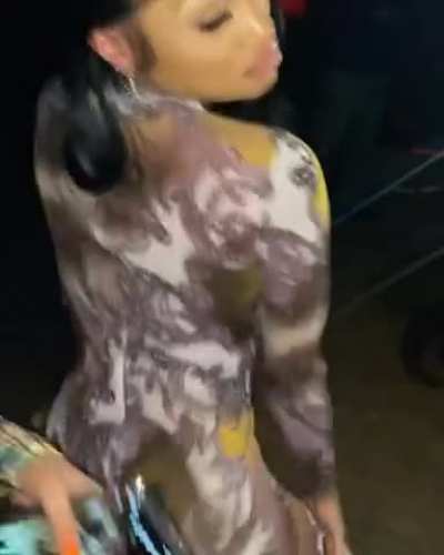 Jania Meshell throwing ass
