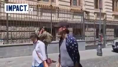 Asa, Mugure? Ai angajat-o consilier pe Viorica? Pai, moșule, meriti un calduros "Hai, sictir!" de la WAGTHROman