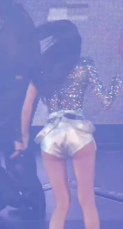 Fapping to Lisa now🤤 who wanna join?
