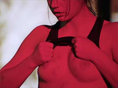 No&eacute;e Abita flashes her tits - Slalom (2021)