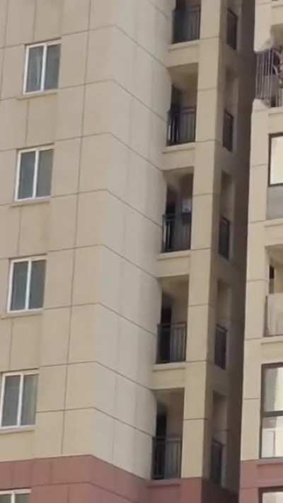 &ldquo;Yeah hey let me just get rid of this annoying pillar here. It&rsquo;s blocking my view&rdquo;