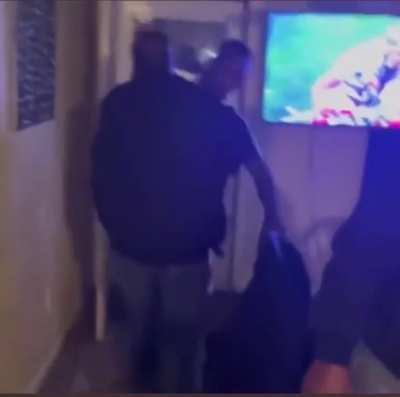Rewind of the week : Man who starts fight gets knocked out and doesn&rsquo;t believe it until he sees the video