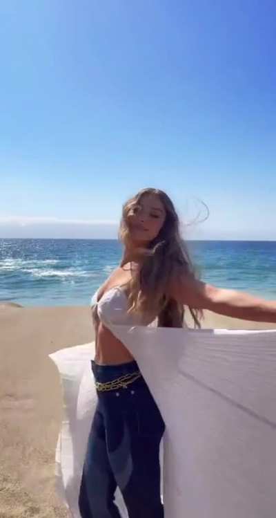 Hailee&acirc;s outfit for &acirc;Coast&acirc; music video via TikTok (November 2022)