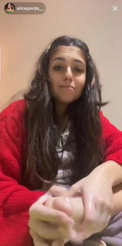 Alicepardo lotioning her feet pt.2